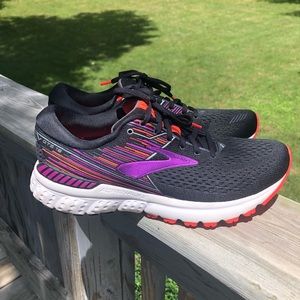 Brooks size 10.5 black running shoes